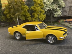 Skala 1/37 Chevrolet Camaro 1967, Yellow w stripes fr Kinsmart