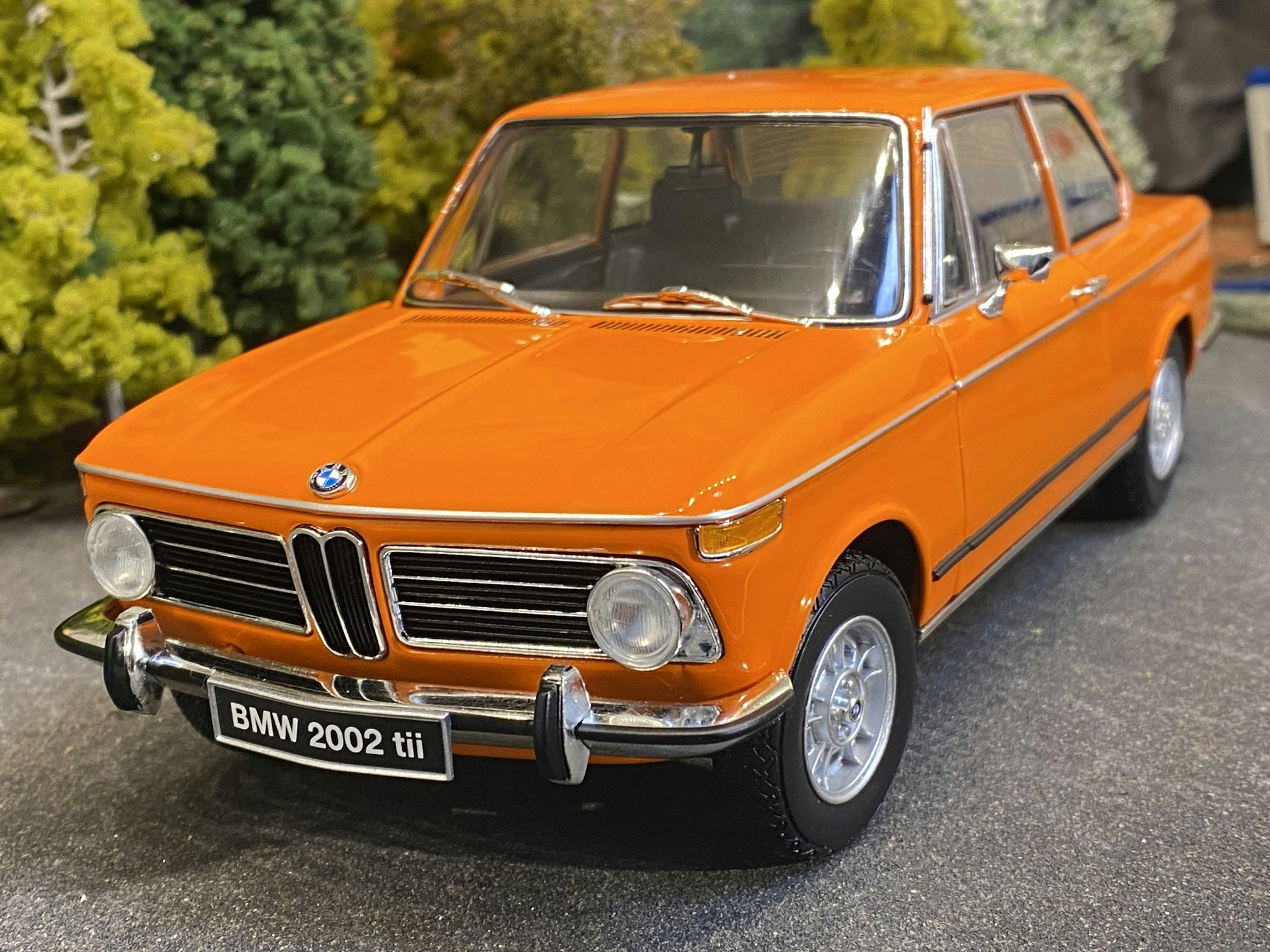 Skala 1/18 BMW 2002 tii, Orange (08543P) fr Kyosho