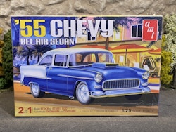 Skala 1/25 55' Chevy Bel Air Sedan (2 in 1 kit Stock or Street rod) fr AMT