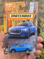 Skala 1/64 Matchbox, European Streets: Audi E-tron