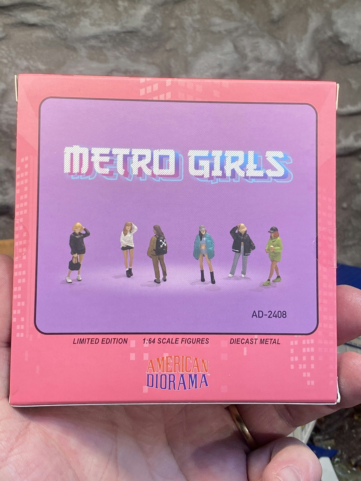 Skala 1/64 - 6 Figures "Metro Girls" fr American Diorama