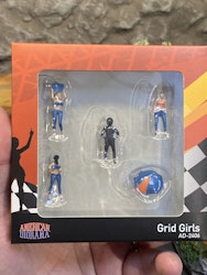 Skala 1/64 - 4 Figures + Umbrella  "Grid Girls" fr American Diorama