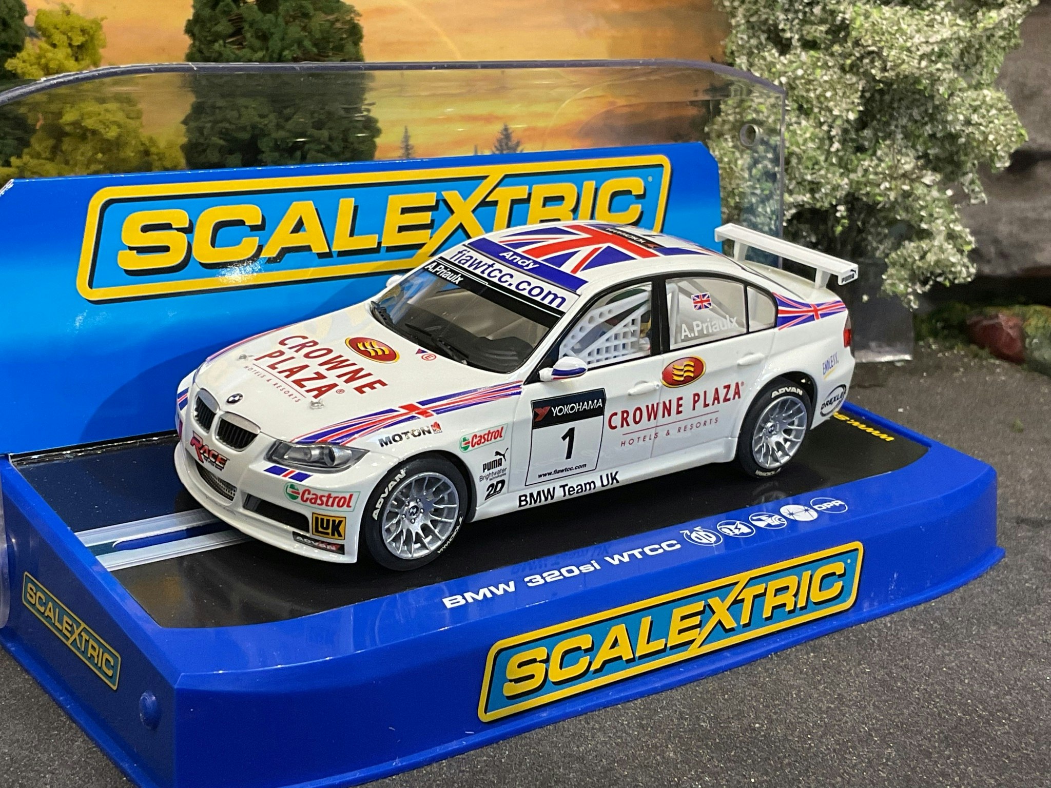 Skala 1/32 Analogue Slotcar - BMW 320si WTCC #1 A Priaulx fr Scalextric