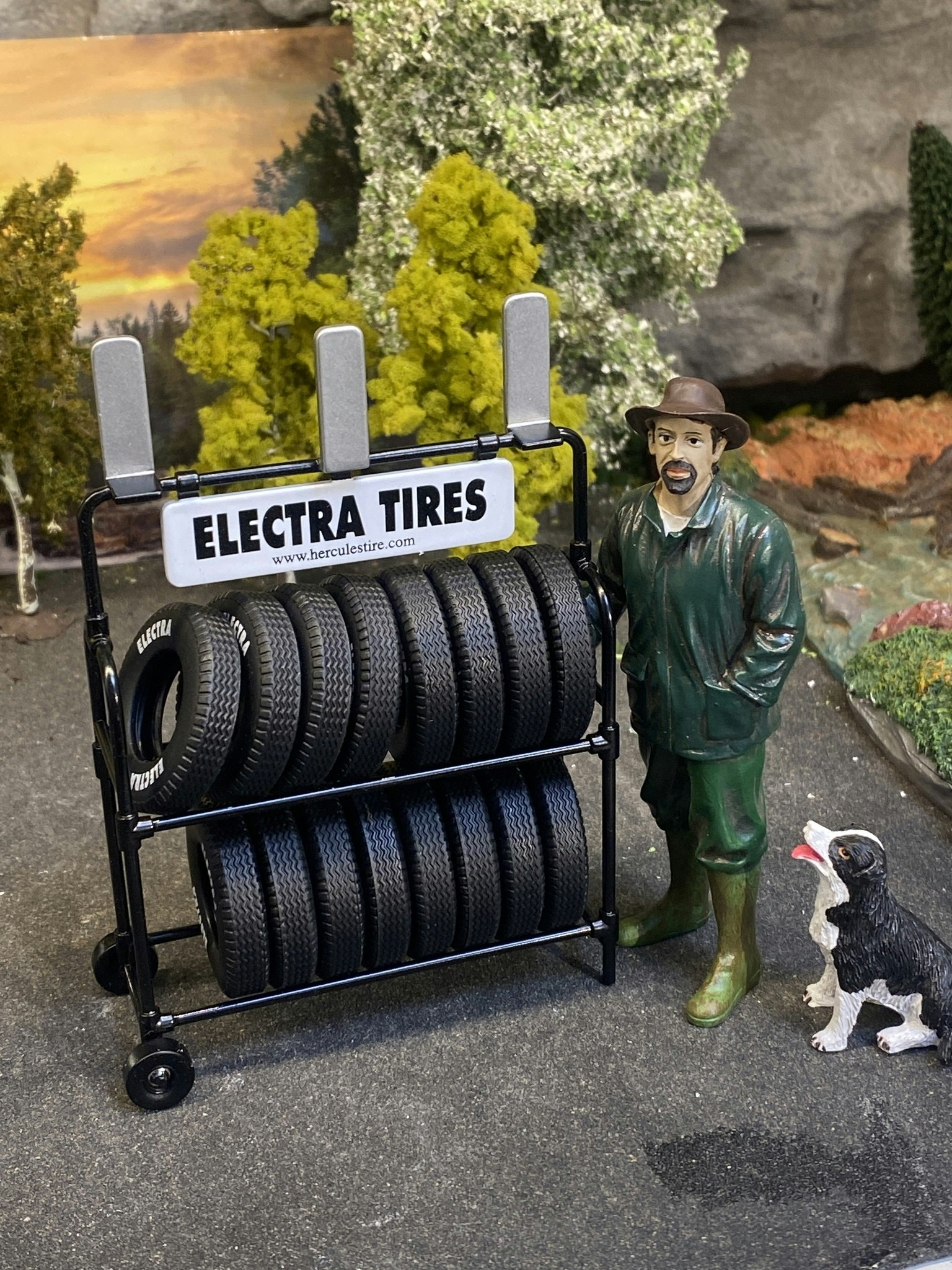 Skala 1/18 (1/34) Tire Rack - SET of 16 WHEELS & Stand fr 1st Gear (99-0129)
