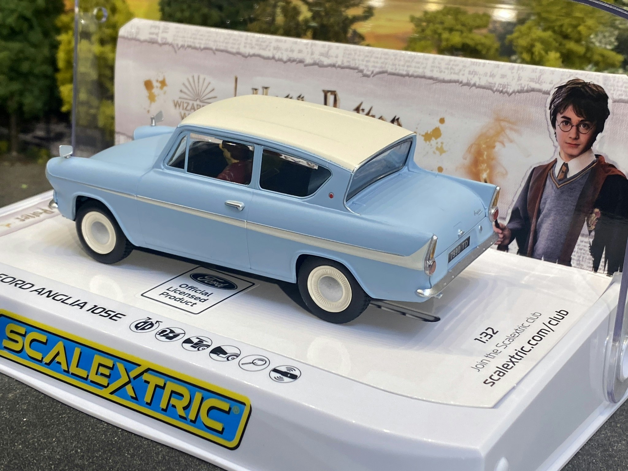 Skala 1/32 An. Scalextric Slot Car: C4546 Ford Anglia 105E - Harry Potter
