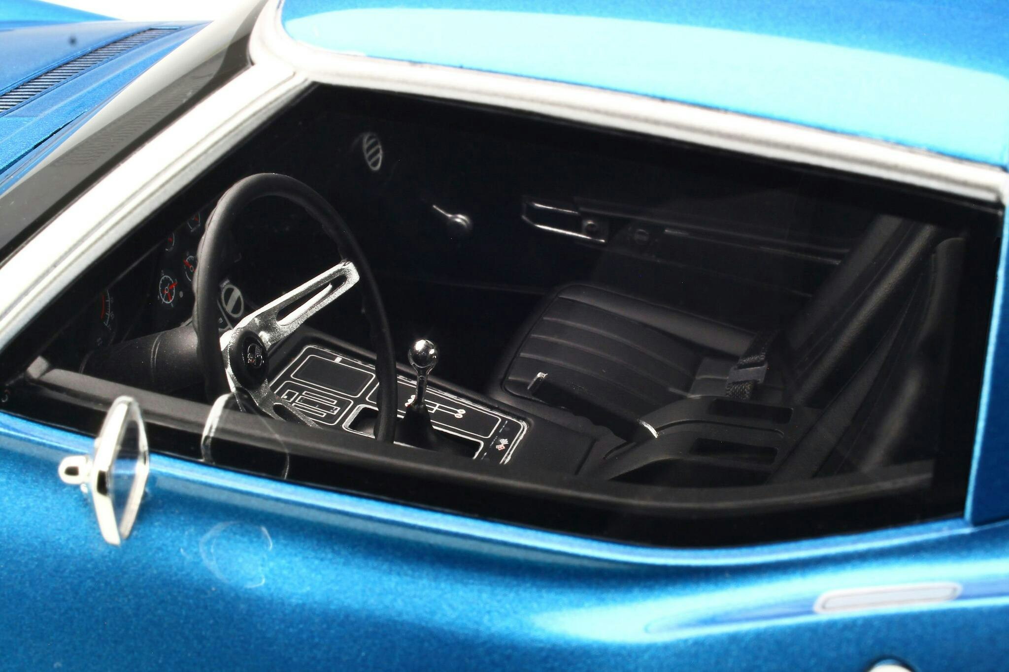 Skala 1/12 Chevrolet Corvette C3 1968', Blue fr GT-Spirit (GT255)