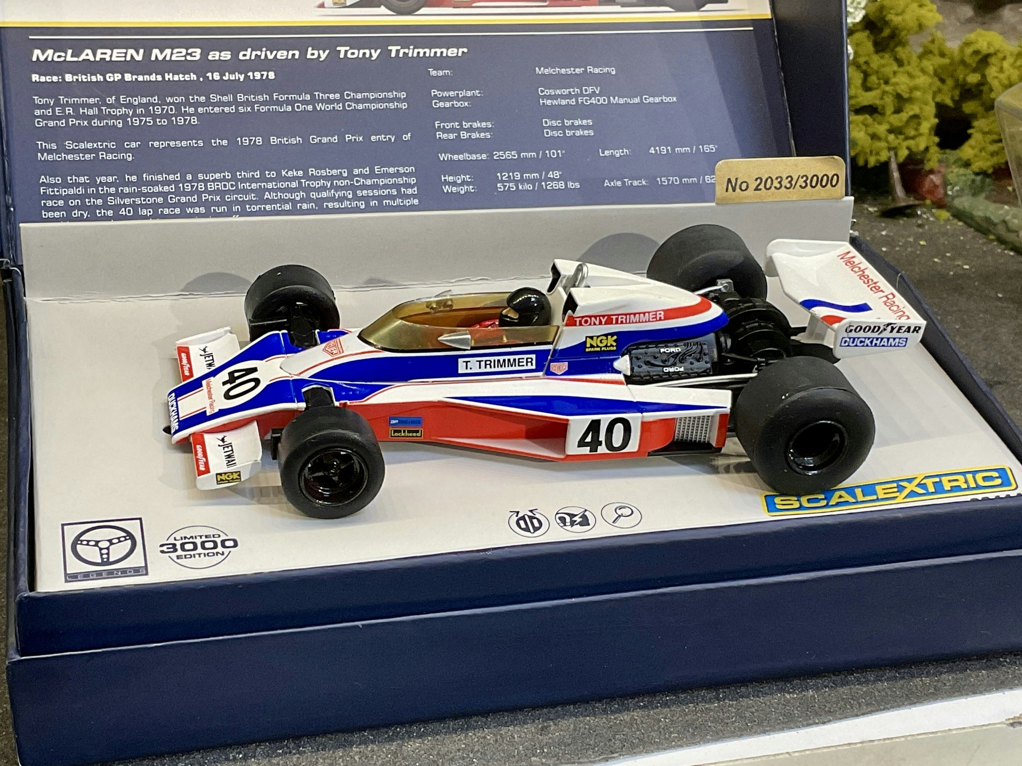 Skala 1/32 Analog Slotcar - Legends McLaren M23, Tony Trimmer Lim ed. fr Scalextric