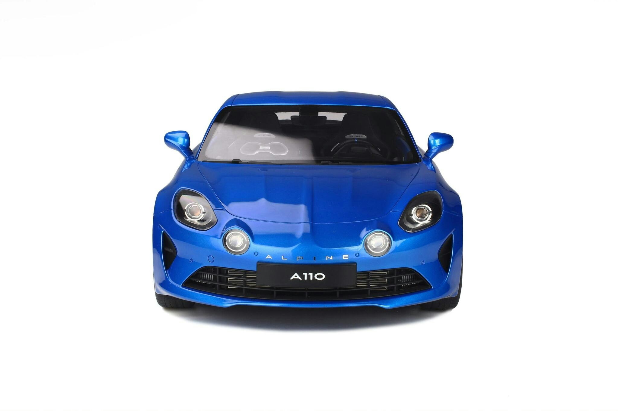 Skala 1/8 Alpine A110  - Pure incl. Show case fr GT-Spirit