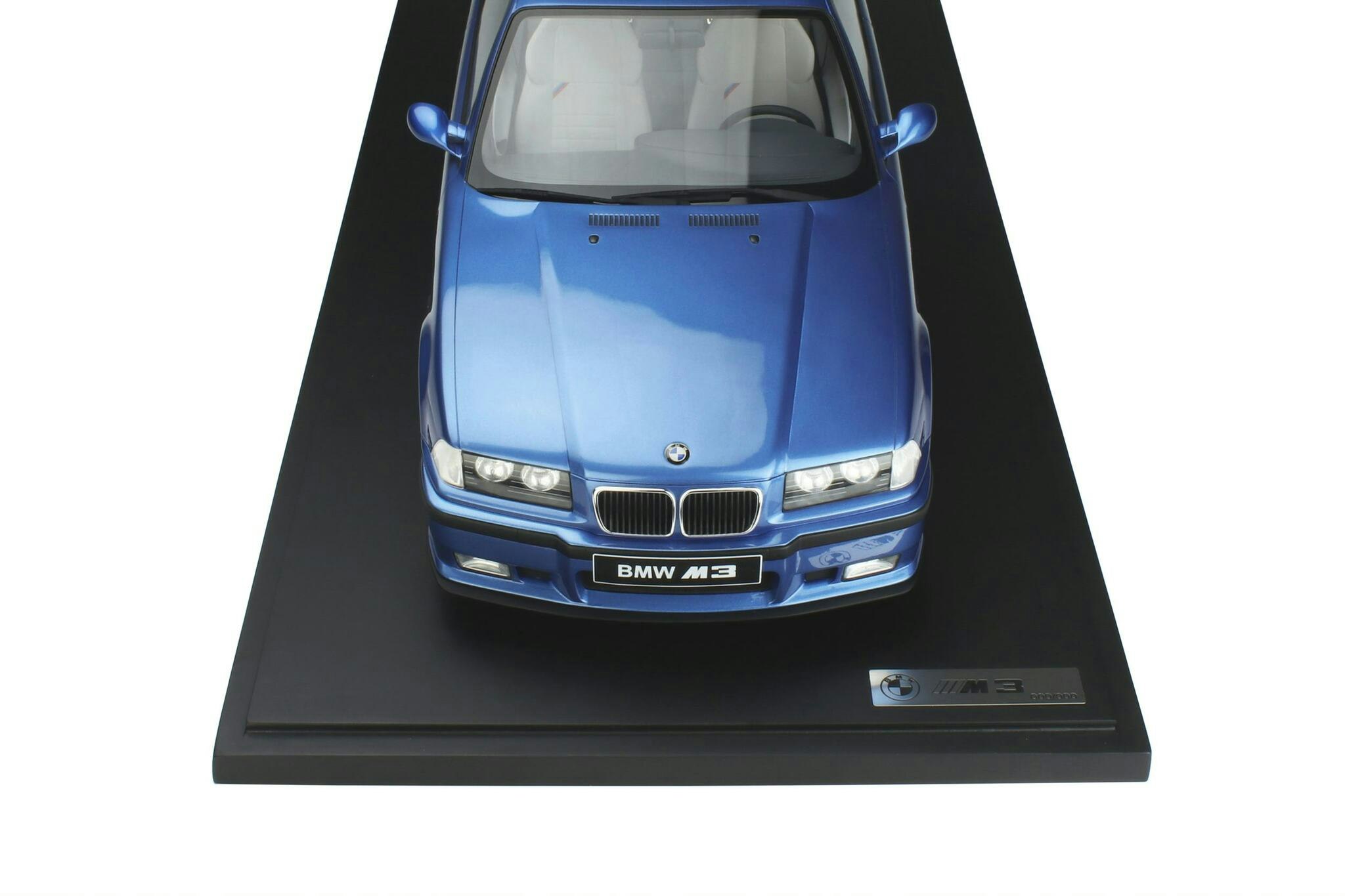 Skala 1/8 BMW M3 (E36) 3.2L Coupe, Blue, incl. Show case fr GT-Spirit (GTS801001)