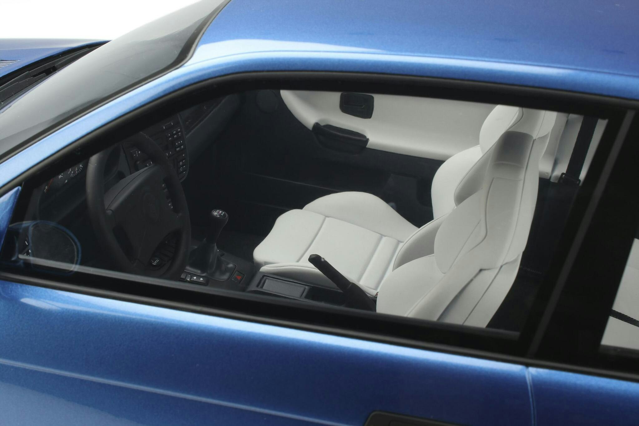 Skala 1/8 BMW M3 (E36) 3.2L Coupe, Blue, incl. Show case fr GT-Spirit (GTS801001)