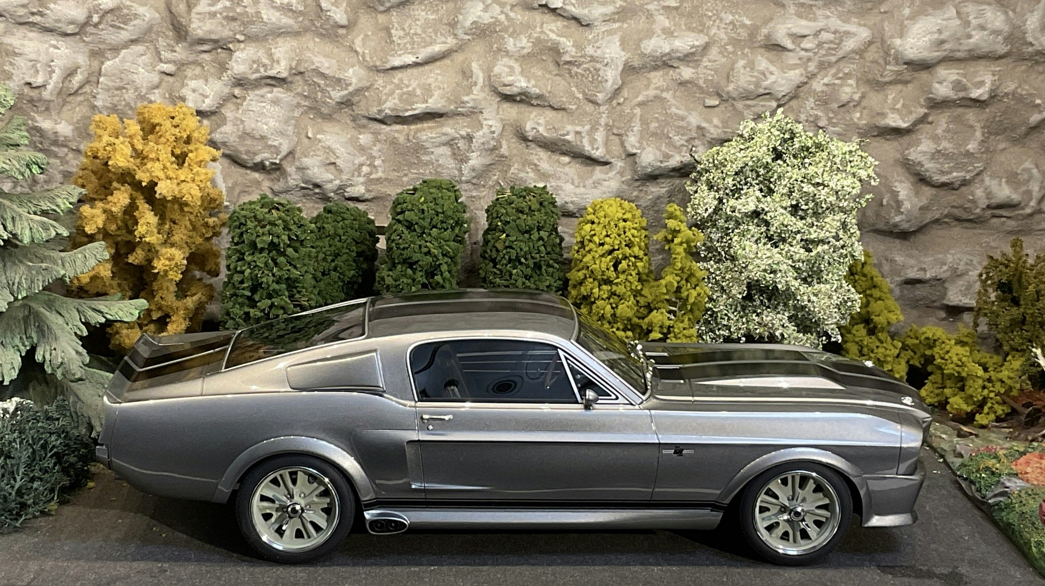 Skala 1/12 1967 Ford Mustang “Eleanor” (Gone in 60 Seconds) fr Bespoke Collection by Greenlight