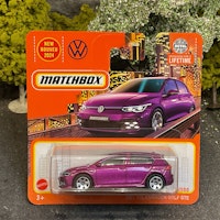 Skala 1/64 Matchbox - 2021 Volkswagen Golf GTE, Purple