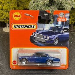 Skala 1/64 Matchbox "2024 series": 1977 Jaguar XJ6 Coupe