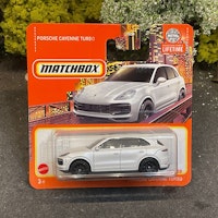 Skala 1/64 MATCHBOX "Lifetime" - Porsche Cayenne Turbo, White