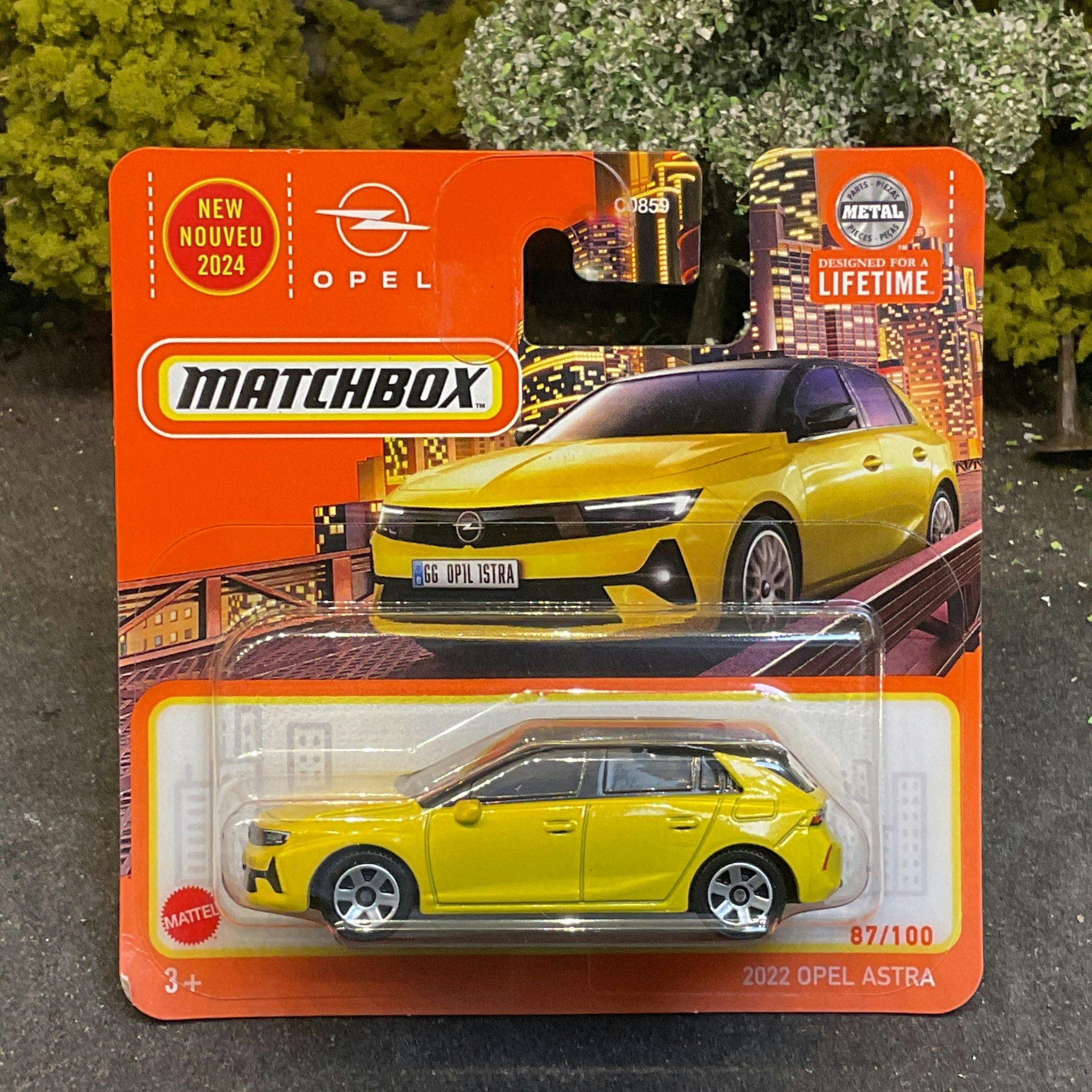Skala 1/64 Matchbox "Lifetime": 2022 Opel Astra, Yellow