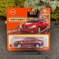 Skala 1/64 MATCHBOX "Lifetime" - Nissan Sentra, red