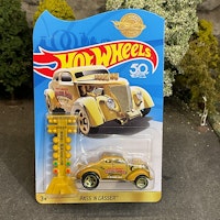 Skala 1/64 Hot Wheels 50 years jubilee: Pass 'n Gasser w Racing Start light