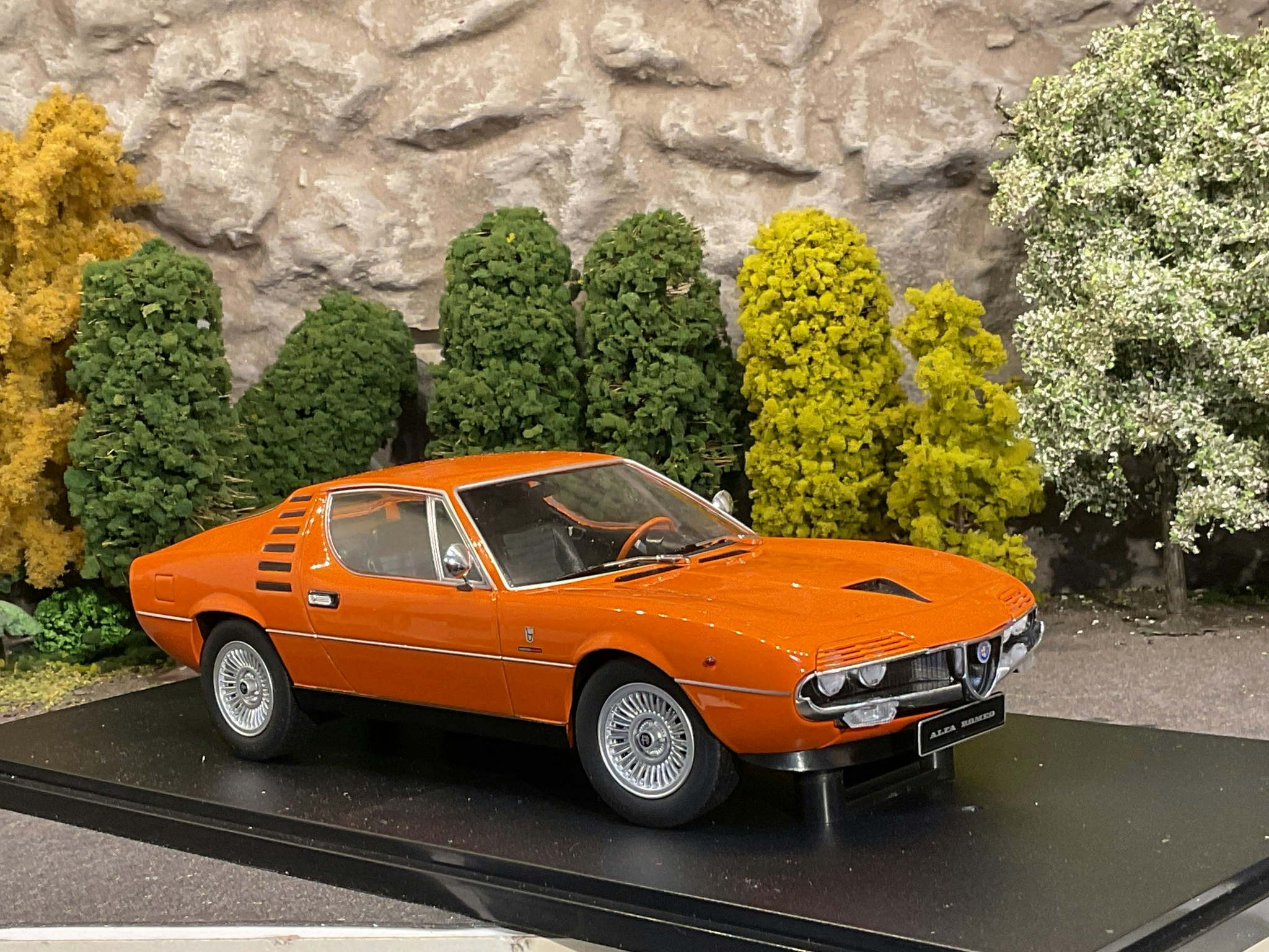 Skala 1/18 Alfa Romeo Montreal, 1970 fr KK-Scale