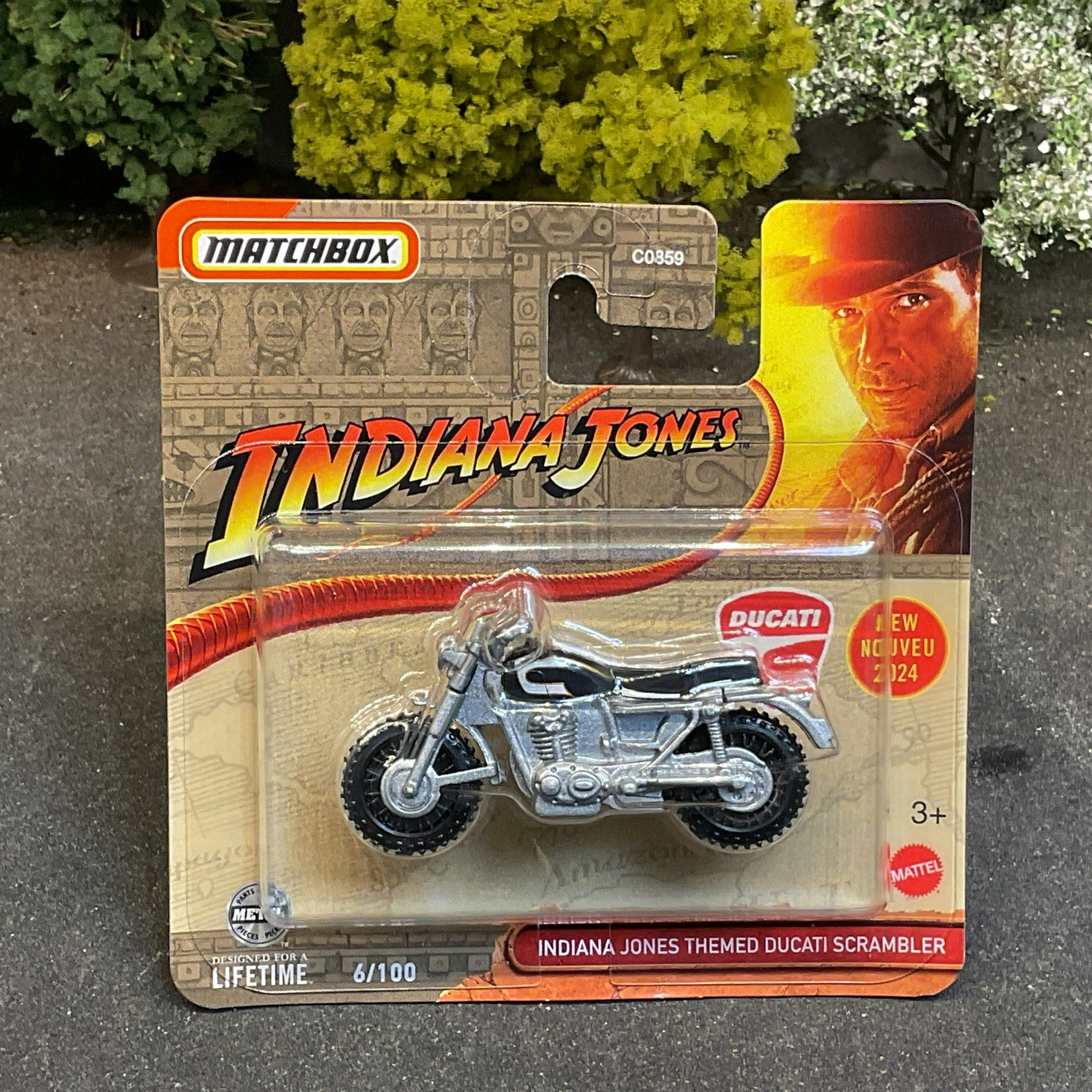 Skala 1/64 Matchbox 2024-series - Indiana Jones Themed Ducati Scrambler