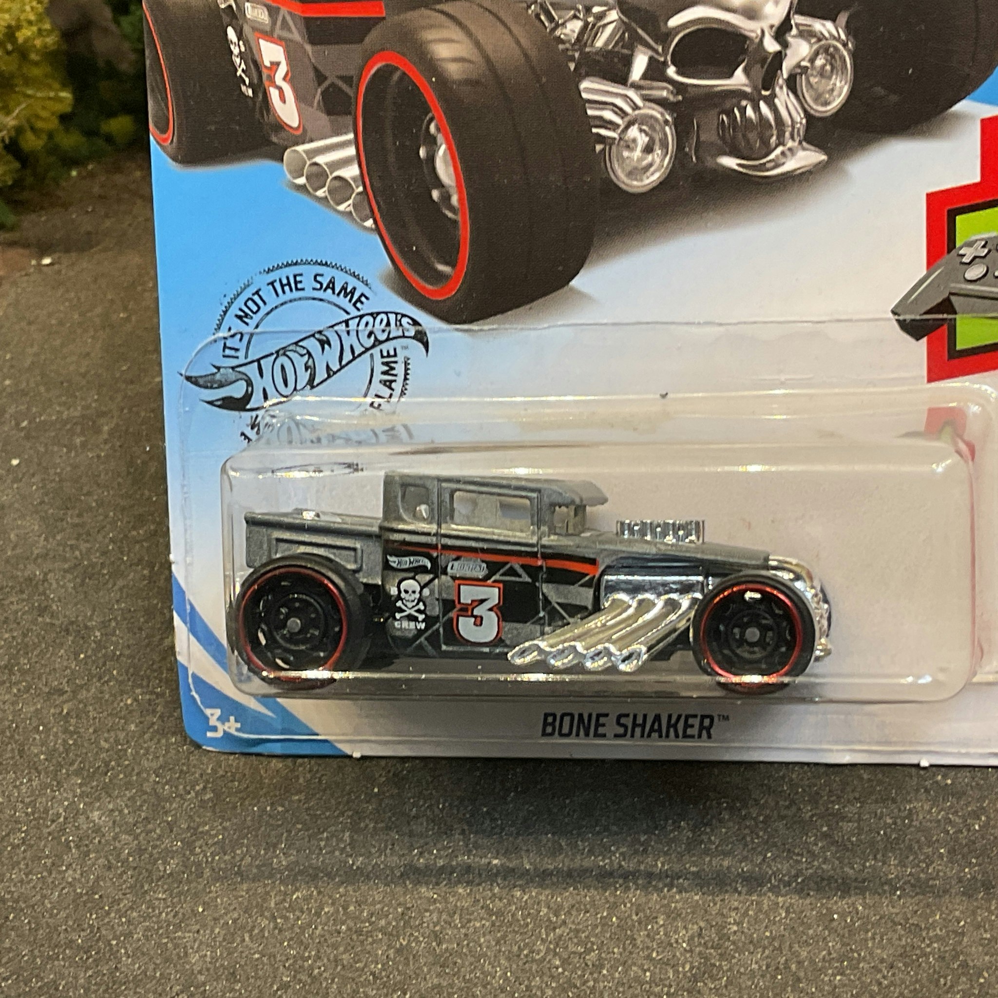 Skala 1/64 Hot Wheels "HW Game Over" Trackstars: Bone Shaker