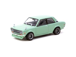 Skala 1/64 Datsun 510 Light Green fr Tarmac Works - ROAD64