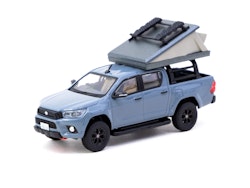Skala 1/64 Toyota Hilux Grey fr Tarmac Works - ROAD64