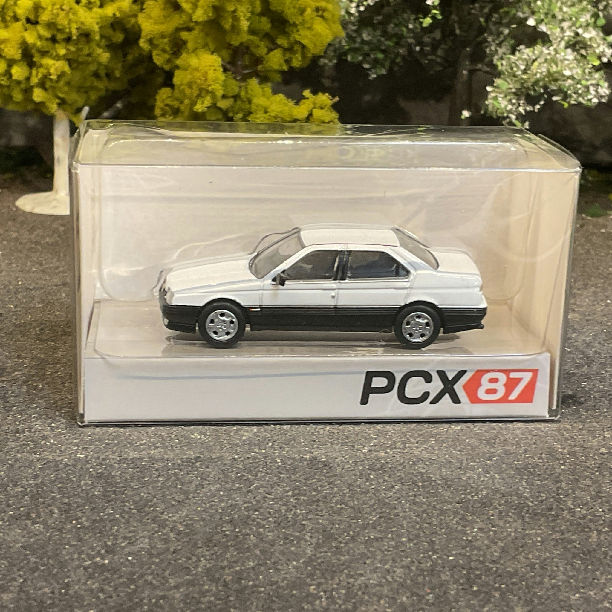 Skala 1/87 - Alfa Romeo 164, White fr PCX87