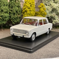 Skala 1/24 Fiat 124, White fr WhiteBox