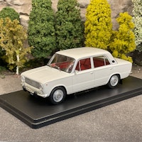 Skala 1/24 Fiat 124, White fr WhiteBox