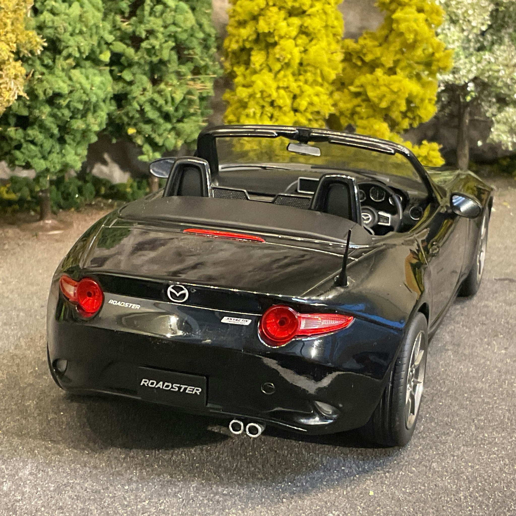 Skala 1/18 Mazda Roadster 15' Black (MX-5 Miata) RHD fr First:18 Models