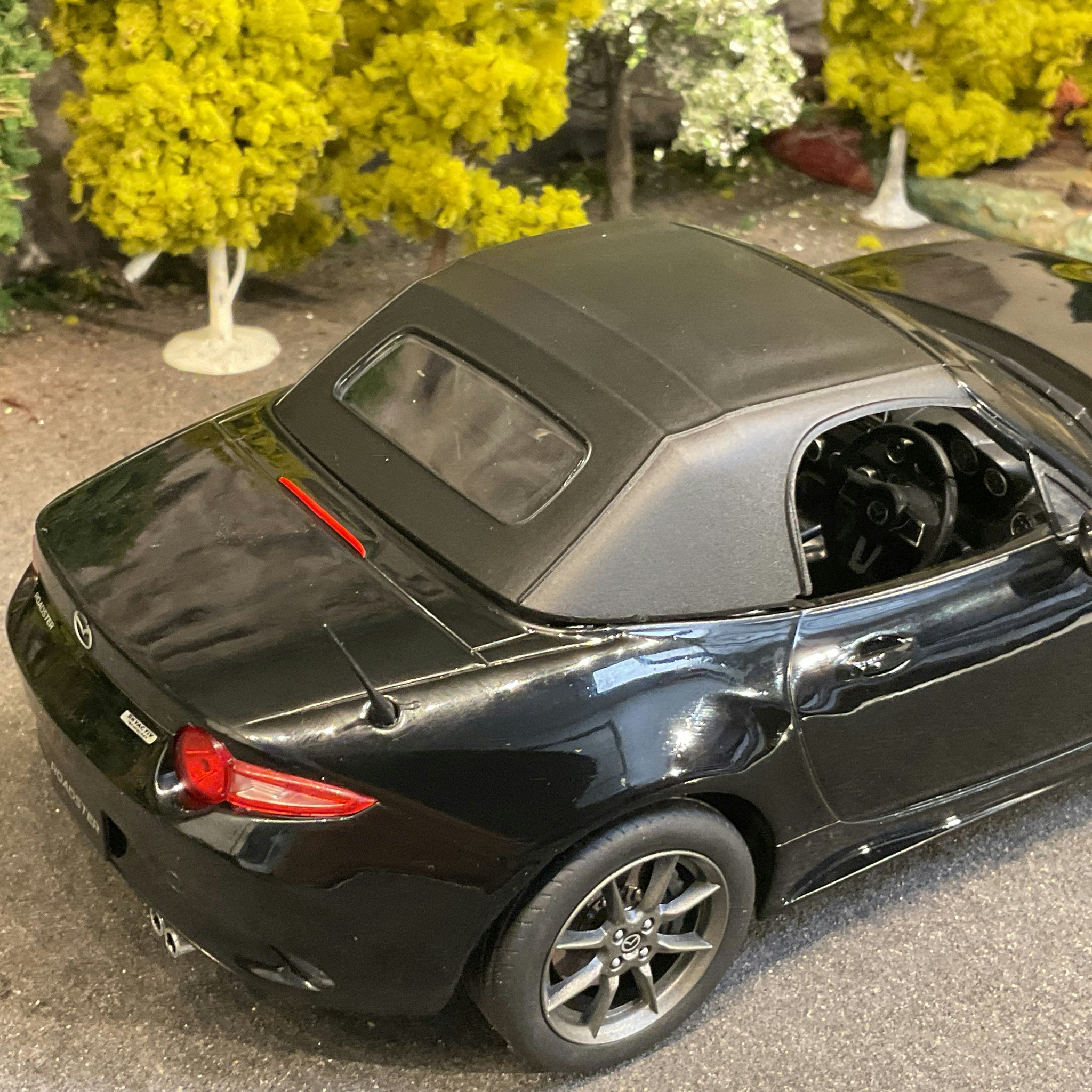 Skala 1/18 Mazda Roadster 15' Black (MX-5 Miata) RHD fr First:18 Models