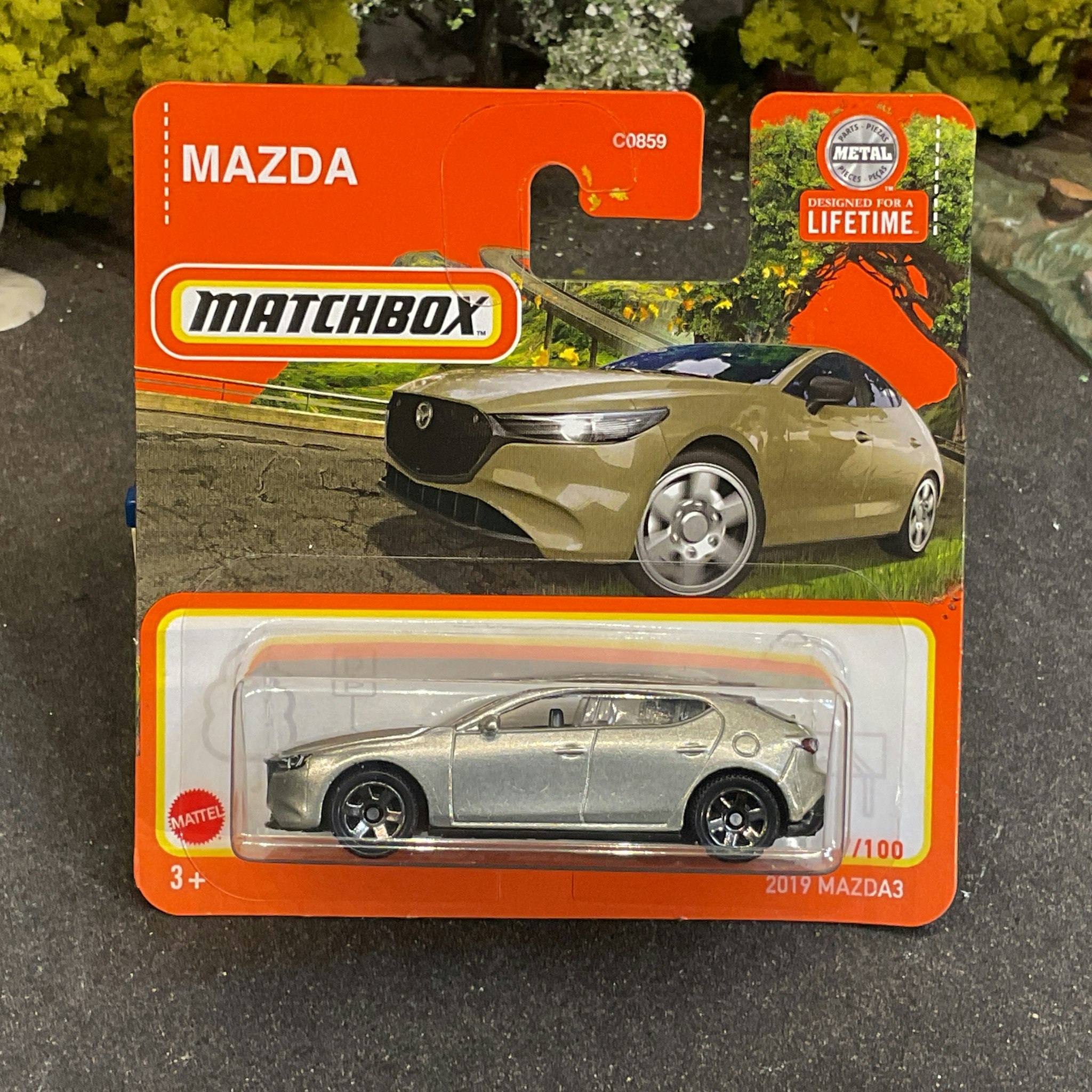 Skala 1/64 MATCHBOX "Lifetime" - 2019 Mazda 3, Silver/Champange