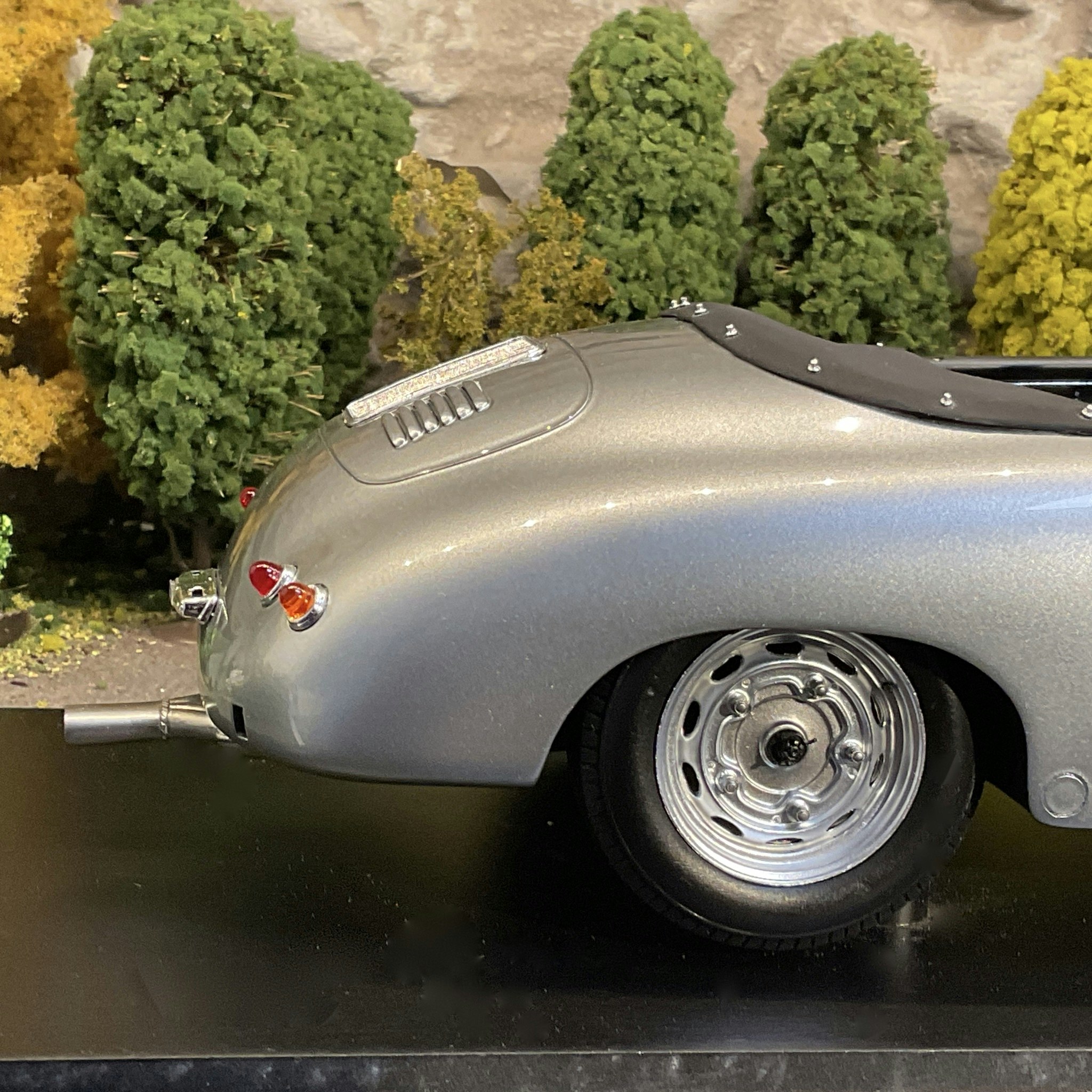 Skala 1/12 Porsche 356 Speedster Carrera fr Spark (12S004)