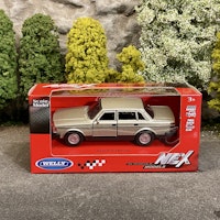 Skala 1/43 Volvo 240 GL, Gold fr Nex models / Welly