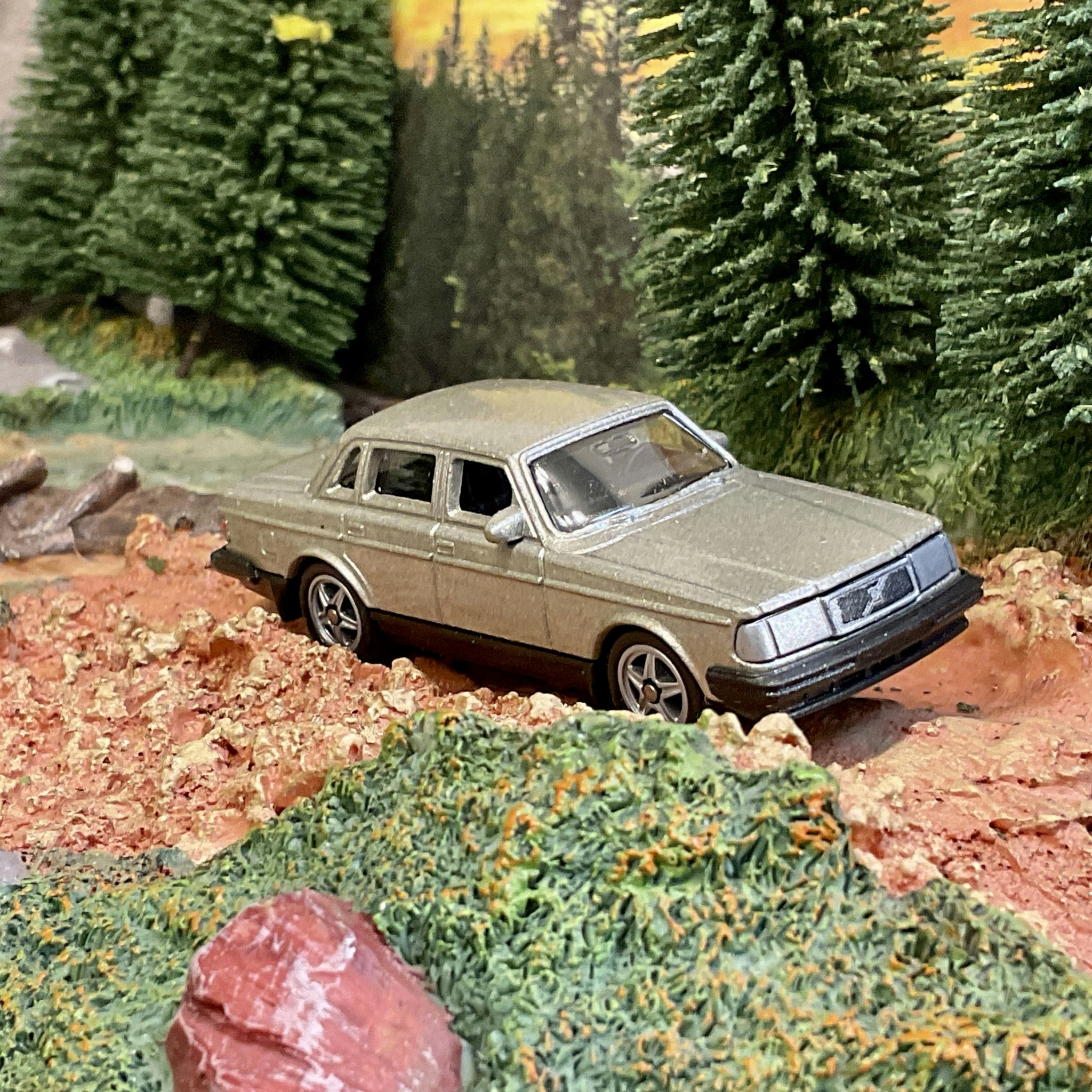 Skala 1/64 Volvo 240 GL, Gold fr Nex models / Welly