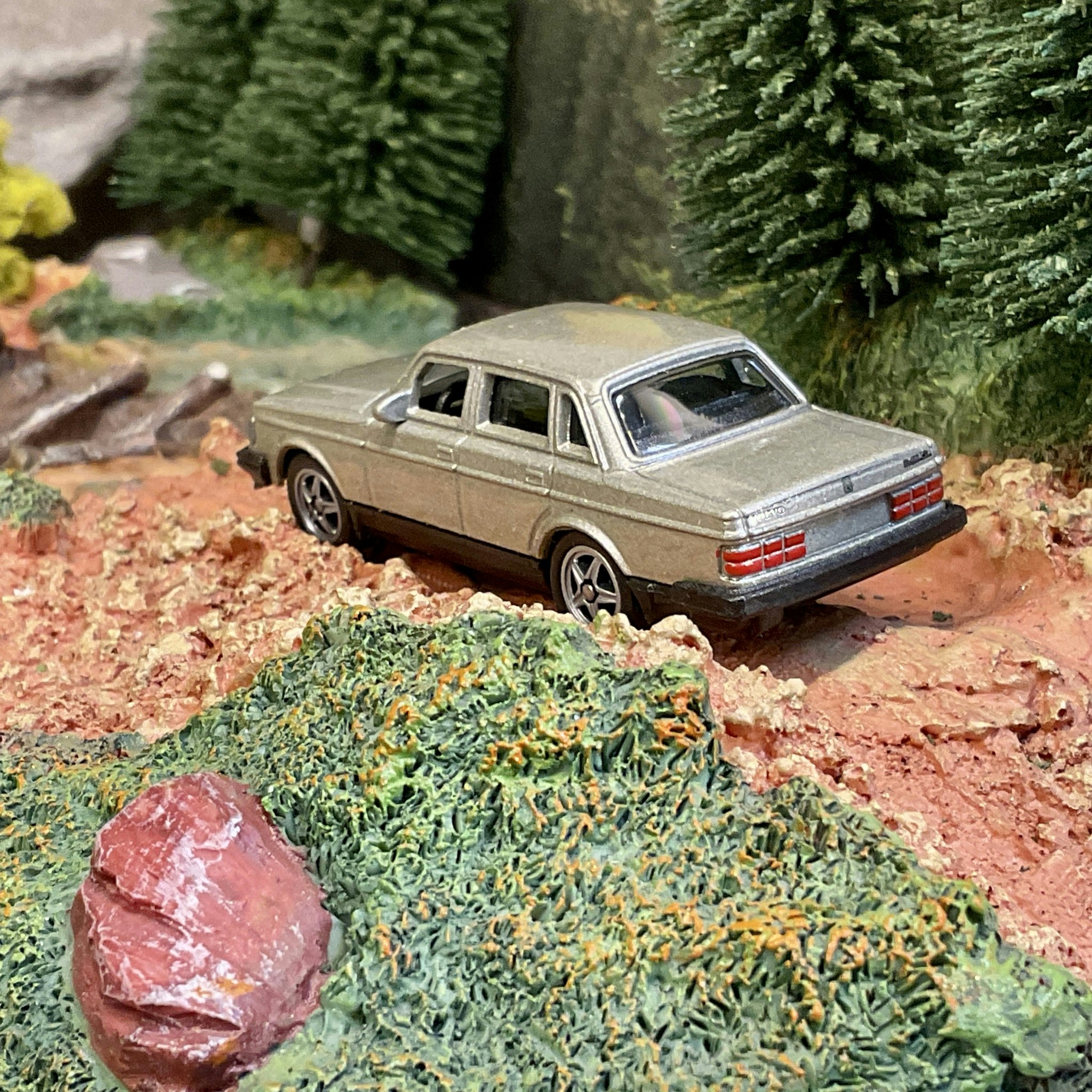 Skala 1/64 Volvo 240 GL, Gold fr Nex models / Welly