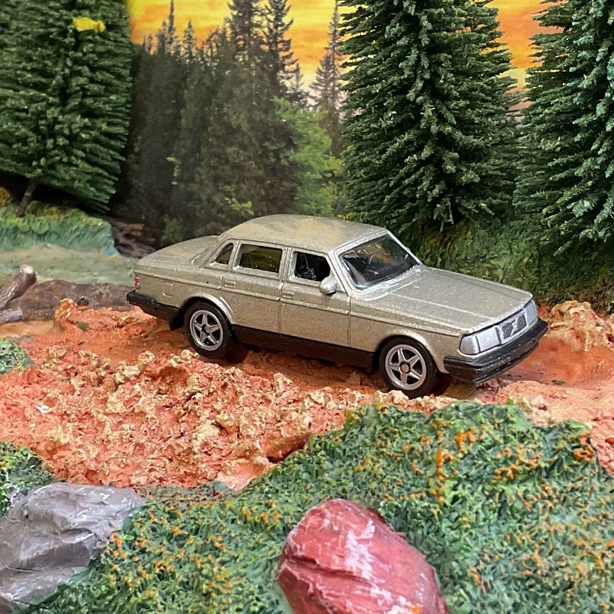 Skala 1/64 Volvo 240 GL, Gold fr Nex models / Welly