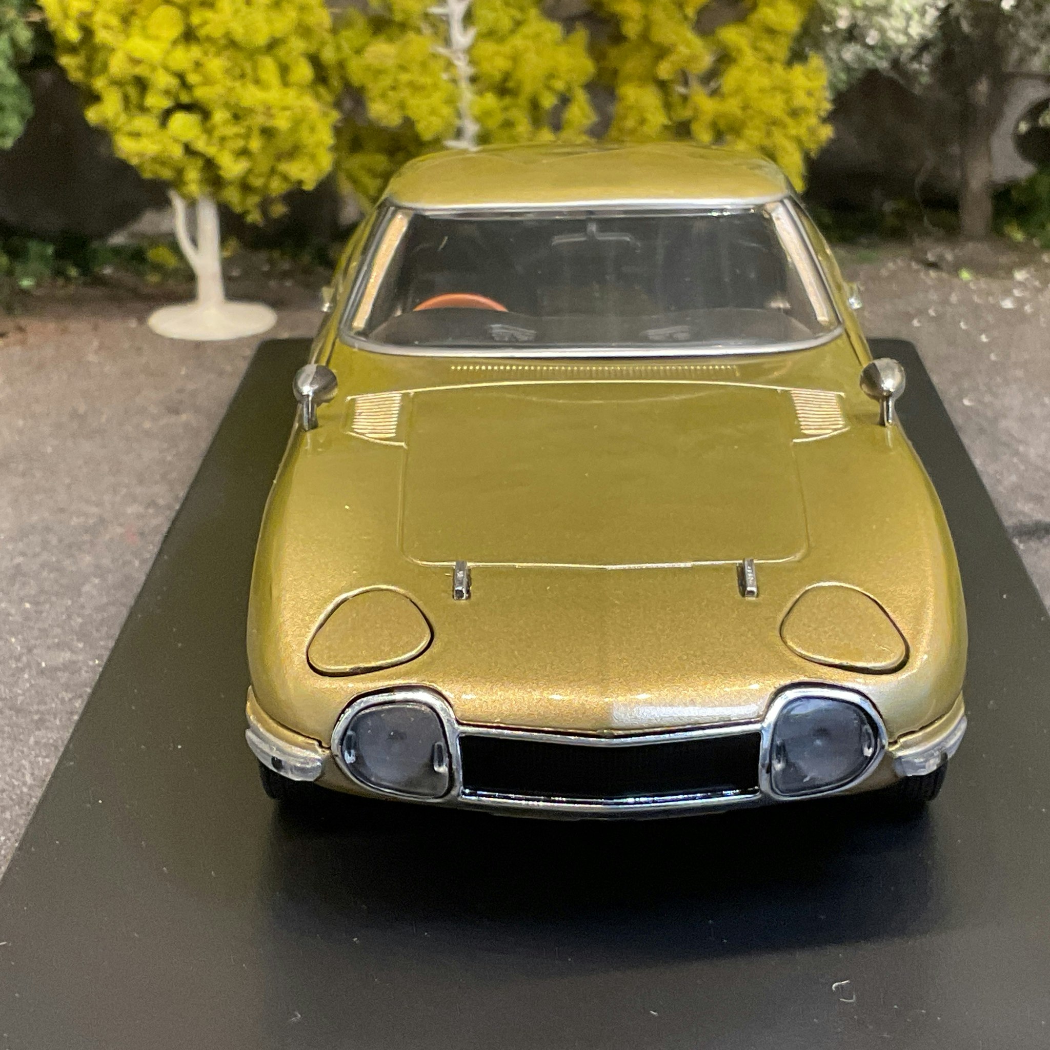 Skala 1/24 Toyota 2000 GT, Gold fr WhiteBox