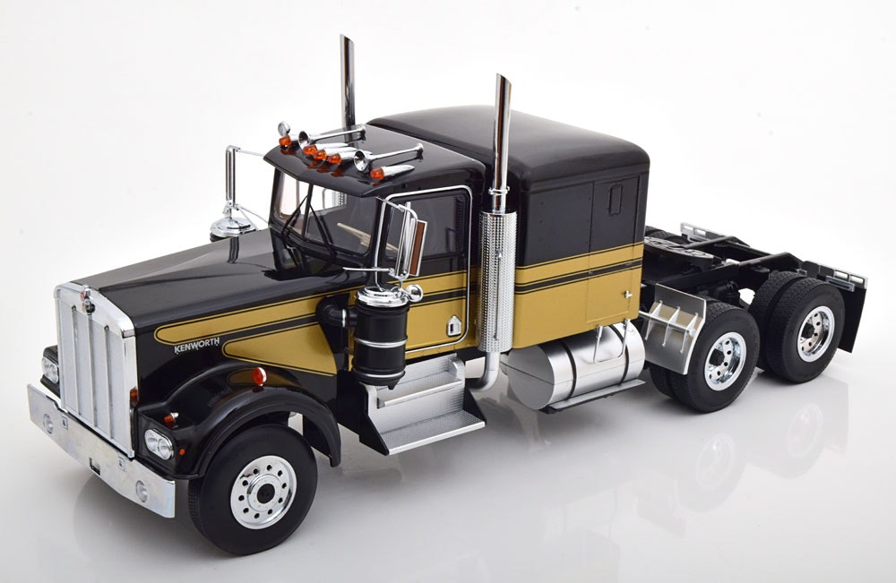 Skala 1/18 Kenworth W900, Black/gold fr Road Kings / KK-scale