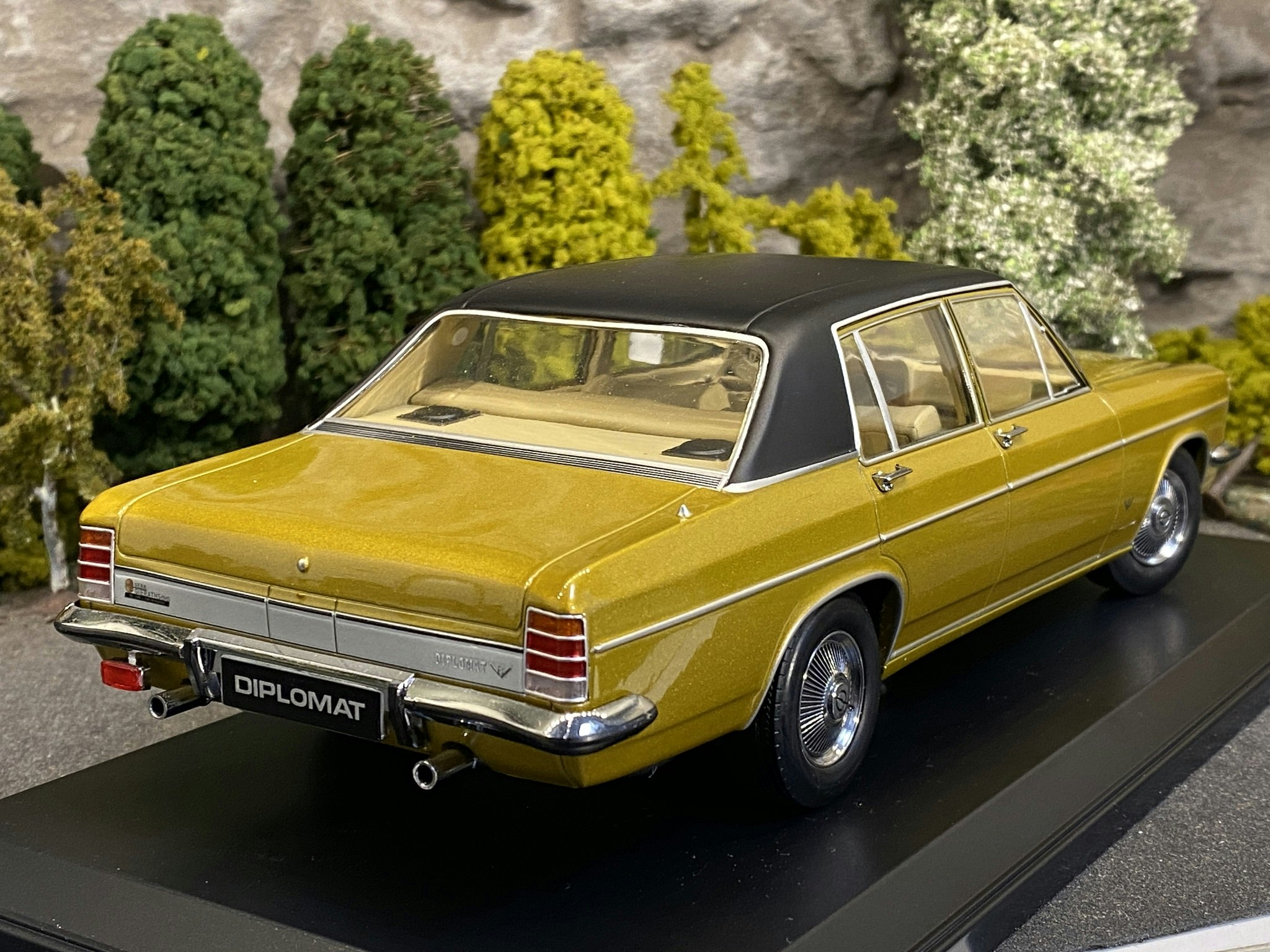 Skala 1/18 Opel Diplomat V8, Gold fr Norev
