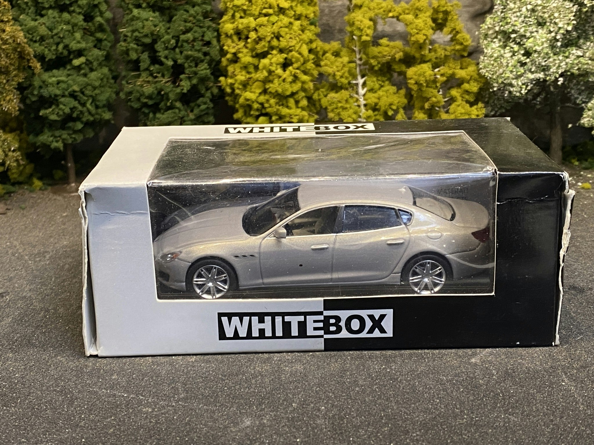 Skala 1/43 Maserati Quattroporte GTS fr WhiteBox