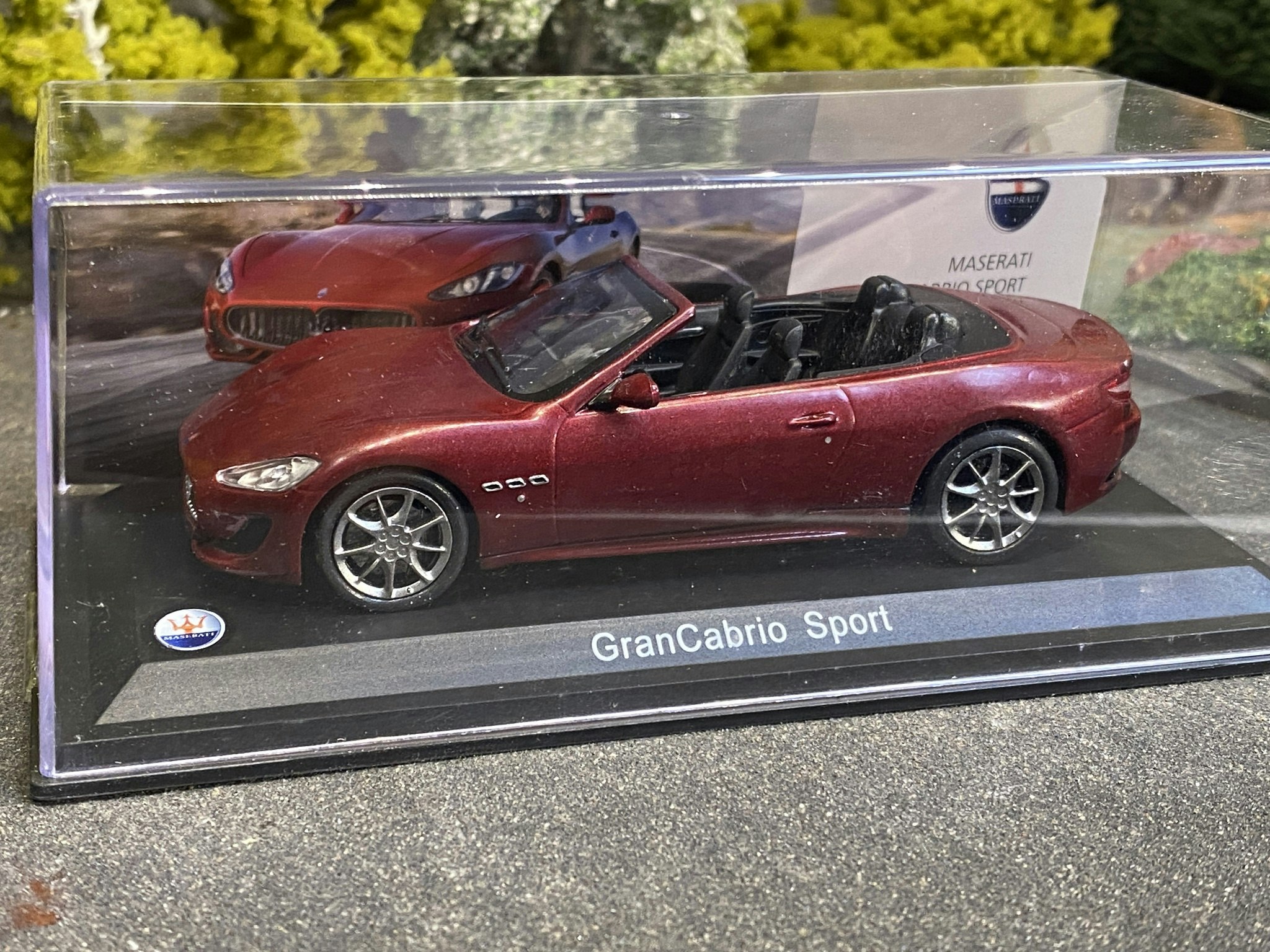 Skala 1/43 Maserati GranCabrio Sport fr WhiteBox