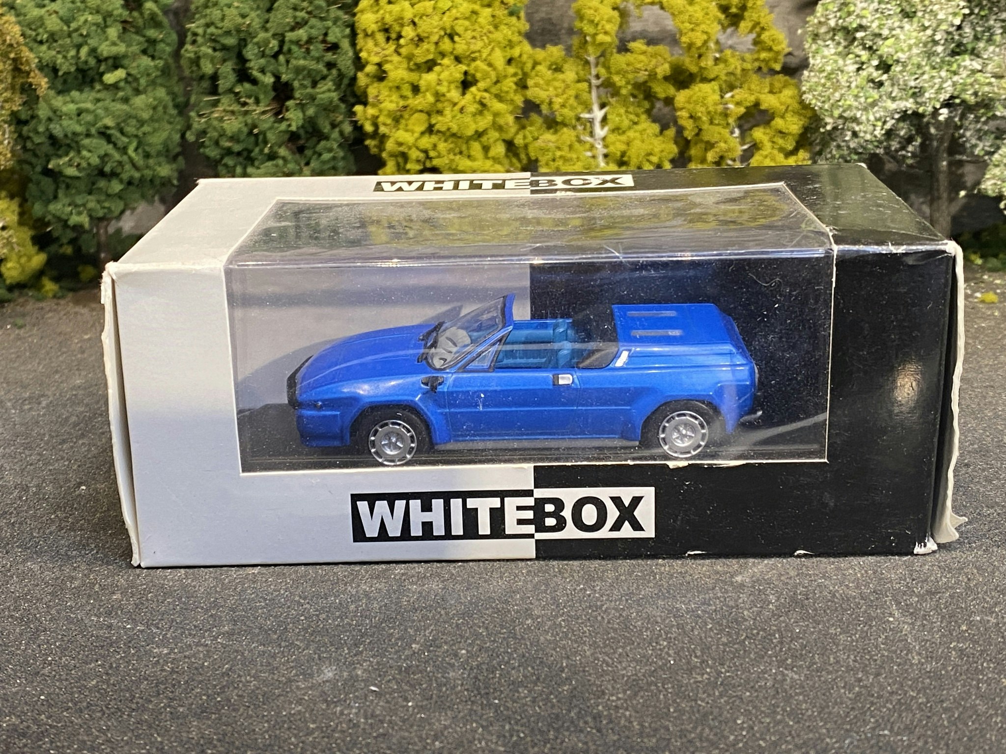 Skala 1/43 Lamborghini Jalpa Spider Prototipo 1987, blue fr WhiteBox 1 of 1000 ex