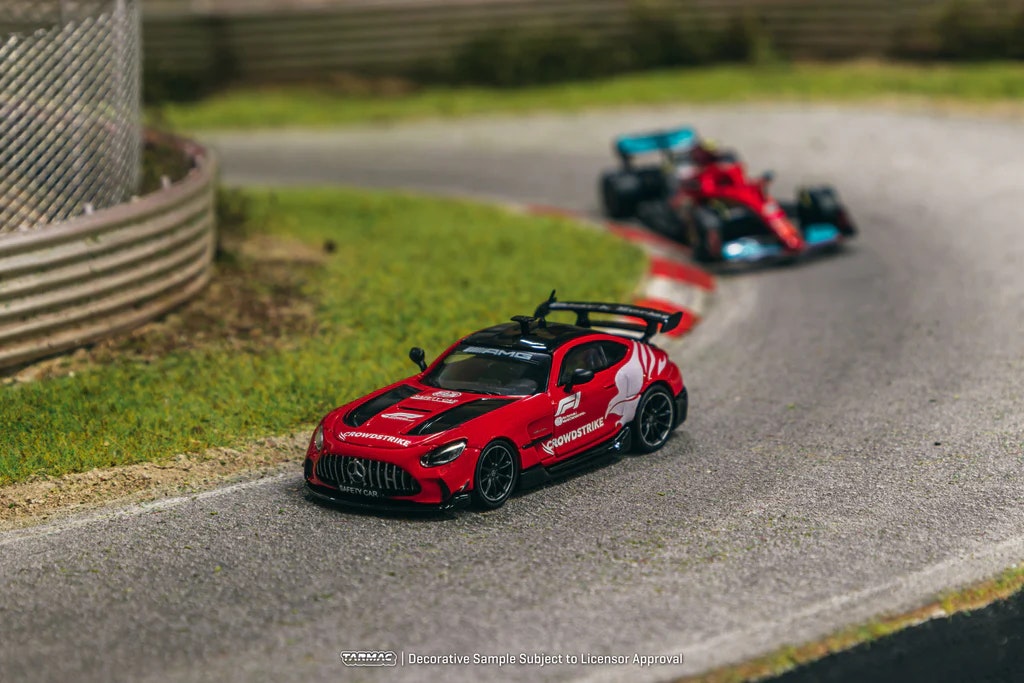 Skala 1/64 Mercedes-Benz AMG GT Black Series Safety Car fr Tarmac Works - GLOBAL64