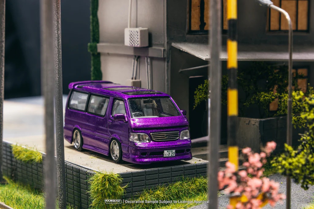 Skala 1/64 Toyota Hiace Wagon Custom Purple fr Tarmac Works - ROAD64