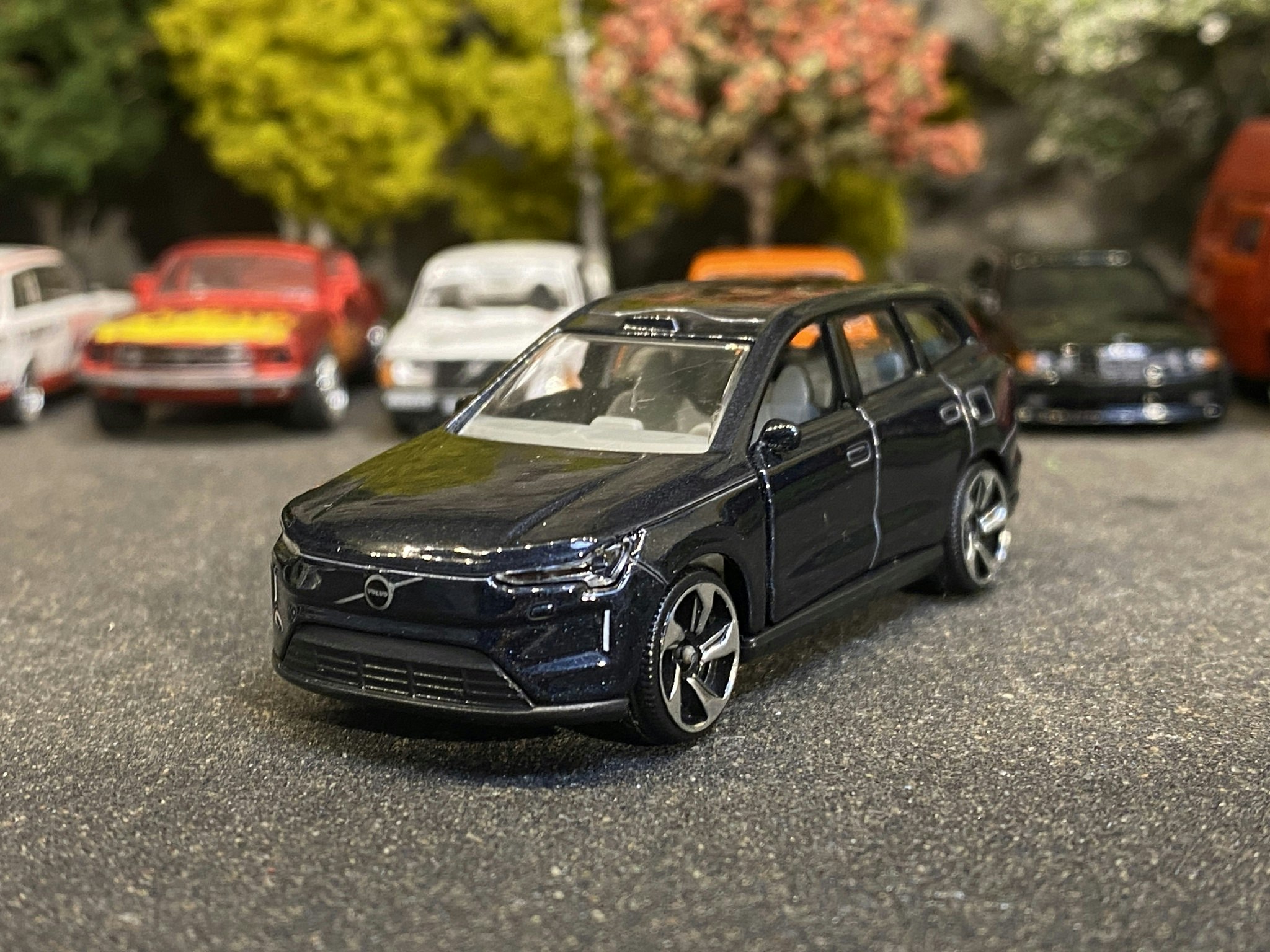 Skala 1/64 Volvo EX90 fr Majorette