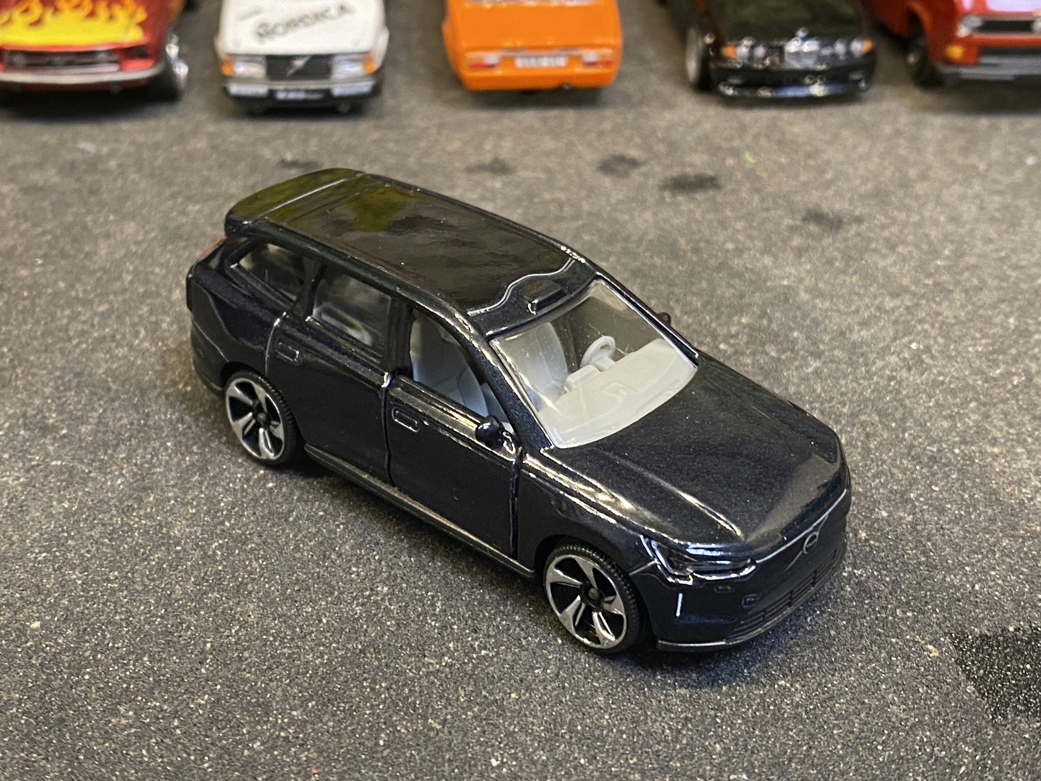 Skala 1/64 Volvo EX90 fr Majorette