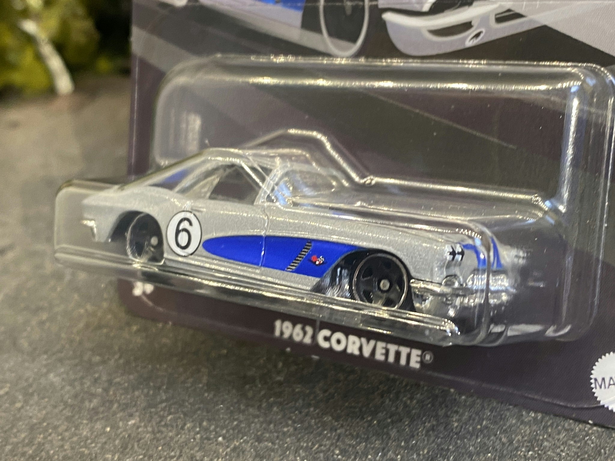 Skala 1/64 Hot Wheels - Vintage Racing Club: 1962 Corvette Silver/blue