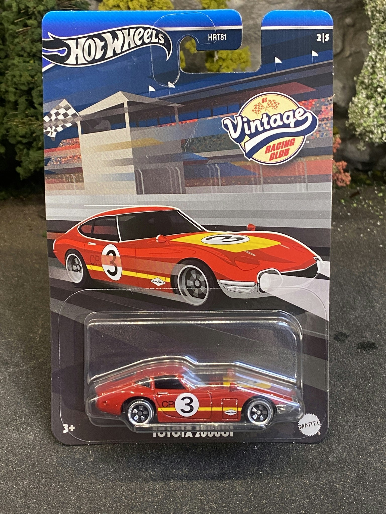 Skala 1/64 Hot Wheels - Vintage Racing Club: Toyota 2000GT #3 Red/yellow