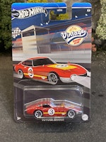 Skala 1/64 Hot Wheels - Vintage Racing Club: Toyota 2000GT #3 Red/yellow